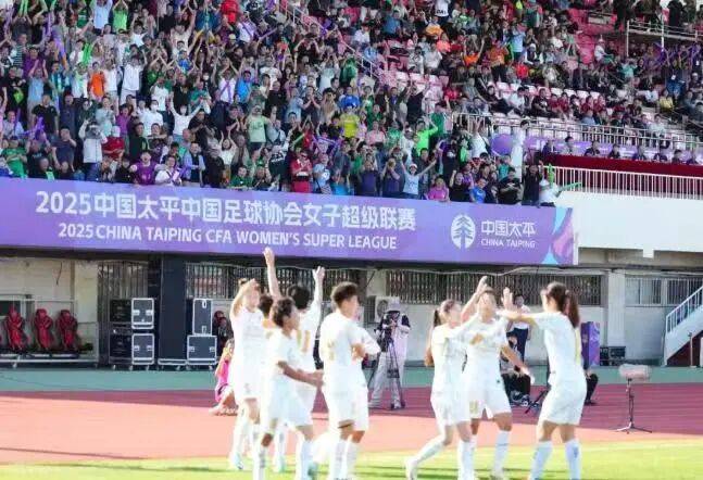 中国女子足球队在国际赛场上获得突破 中国女子足球队在国际赛场上获得突破